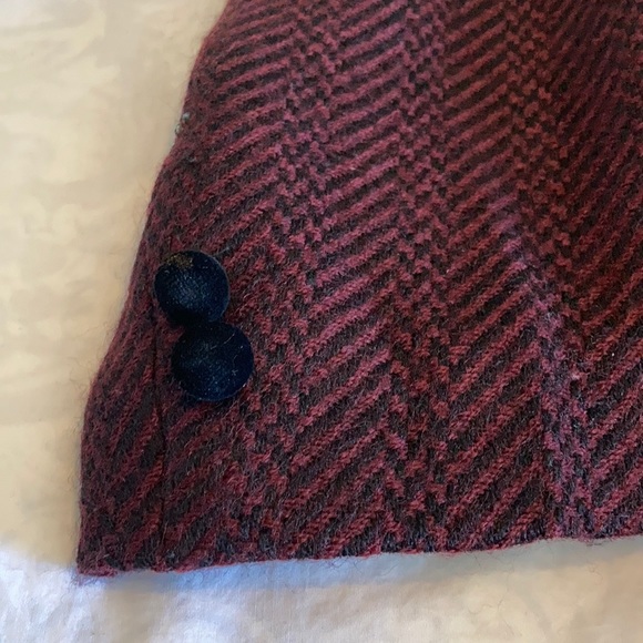 Burberry!! Vintage!! Burgundy and Black print. - Picture 5 of 15